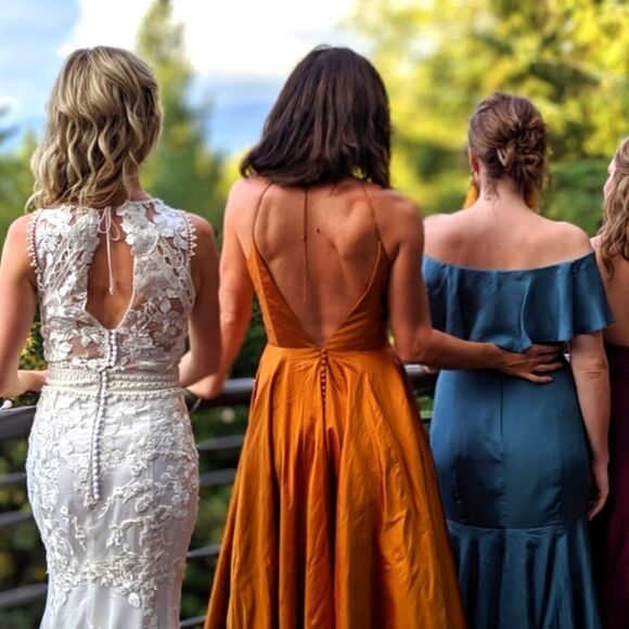 Wedding Dress   - Picture 4 of 5